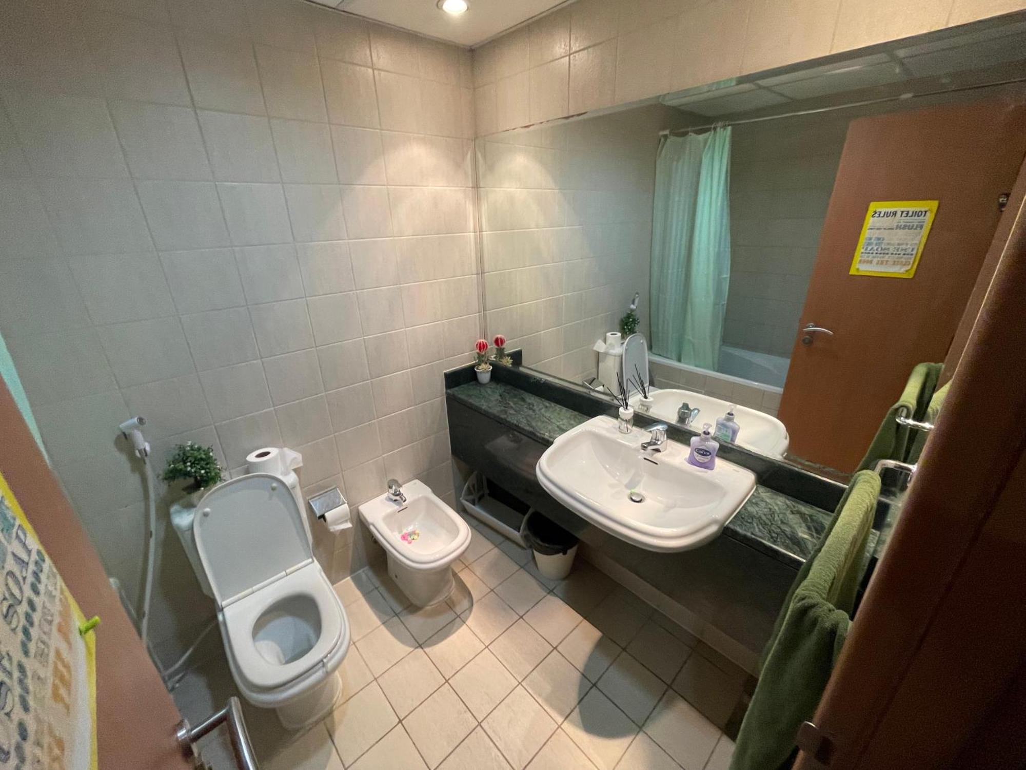 Ferienwohnung Travelers Backpackers Dubai Exterior foto